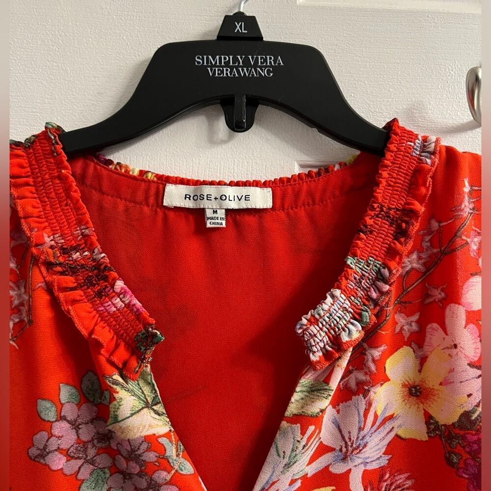 GORGEOUS Rose+Olive Sleeveless Red Print Blouse Sz M - Picture 4 of 8